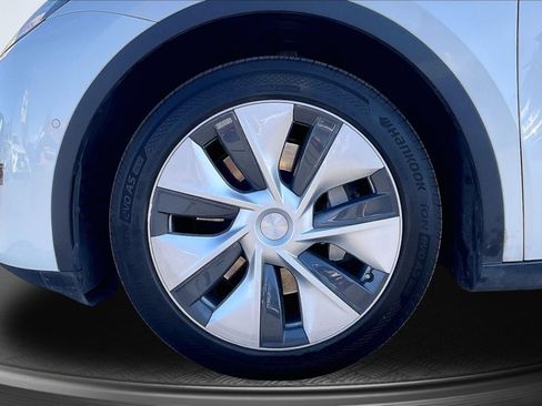 Used 2021 Tesla Model Y Long Range AWD/4WD image 9