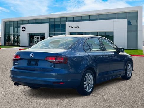 Used 2017 Volkswagen Jetta S image 3