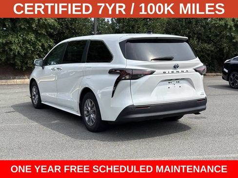Used 2024 Toyota Sienna XLE FWD image 4