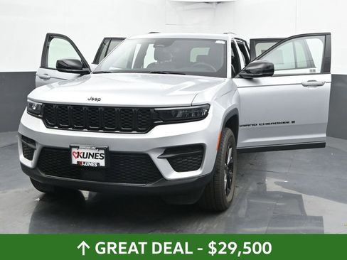 Used 2024 Jeep Grand Cherokee Altitude image 56