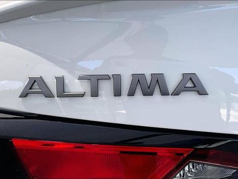 Certified 2024 Nissan Altima 2.5 SR w/ SR Premium Package FWD image 10