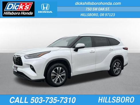 Used 2024 Toyota Highlander XLE AWD/4WD image 1