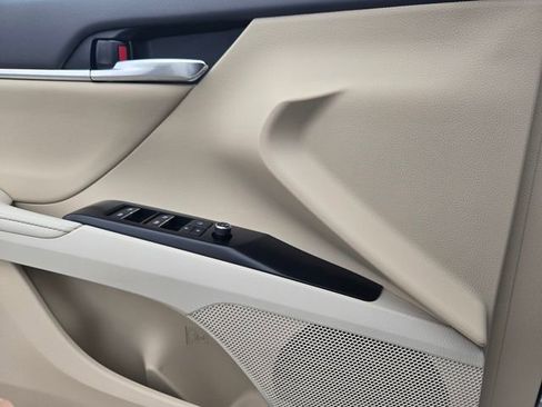 Used 2020 Toyota Camry XLE image 14