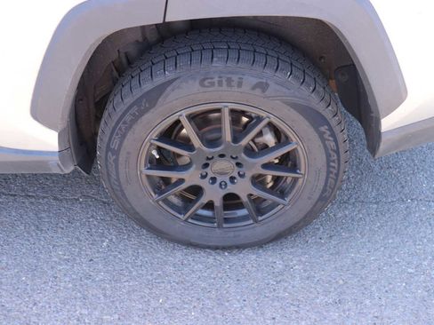 Certified 2019 Toyota RAV4 XLE AWD/4WD image 9