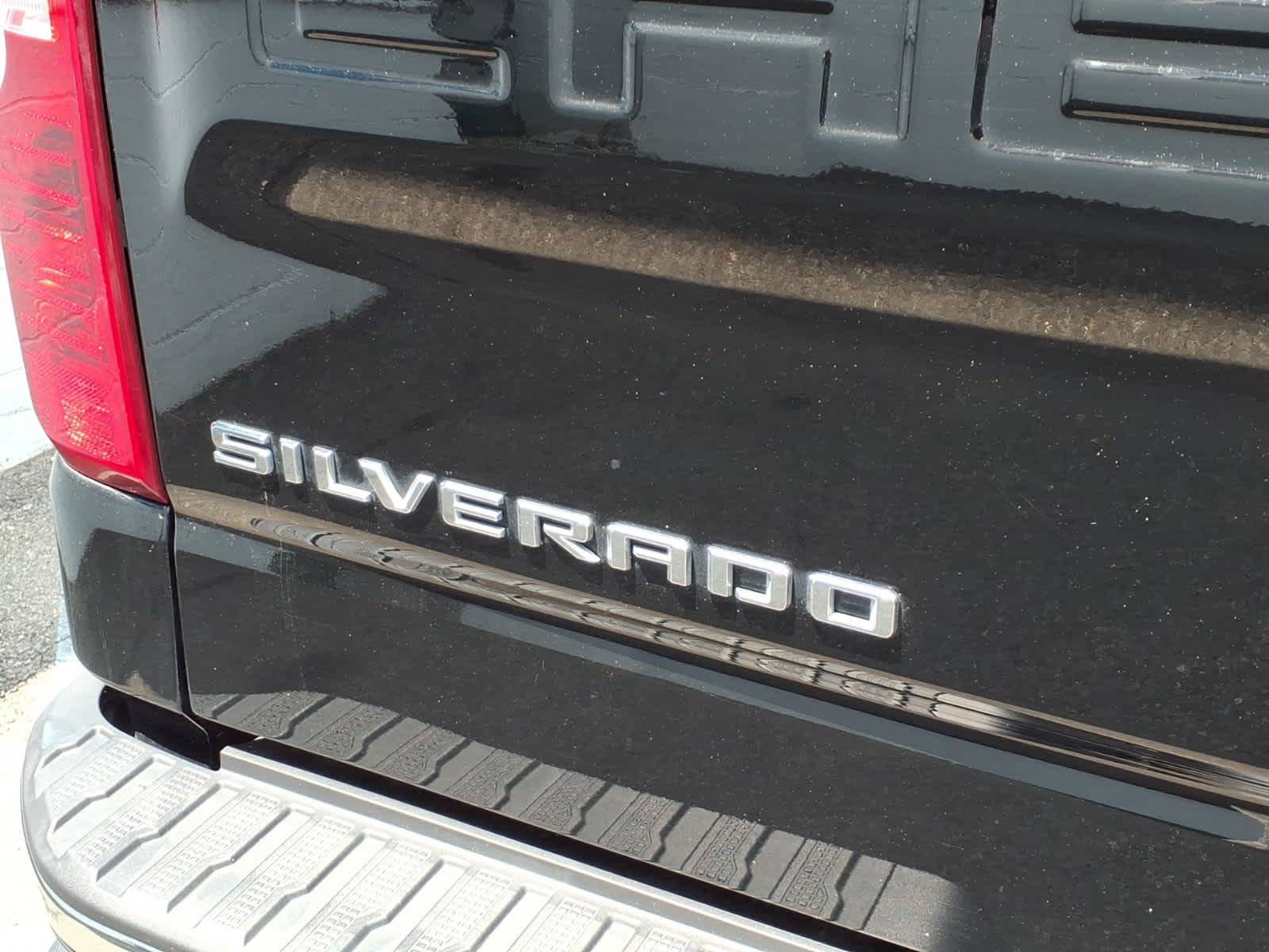 Used 2023 Chevrolet Silverado 1500 LT AWD/4WD image 18