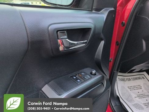 Used 2018 Toyota Tacoma TRD Sport w/ Technology Package AWD/4WD image 11
