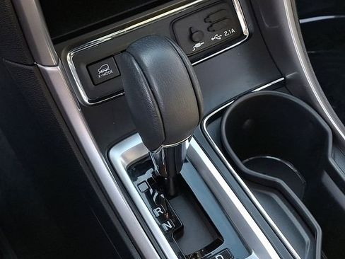 Certified 2022 Subaru Ascent Limited w/ Technology Package image 15