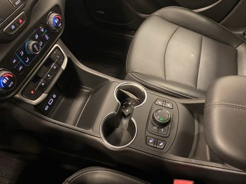 Certified 2024 GMC Terrain SLT w/ Infotainment Package II image 14