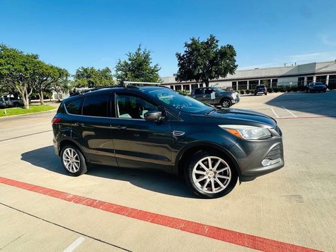 Used 2016 Ford Escape SE w/ Equipment Group 201A AWD/4WD image 9