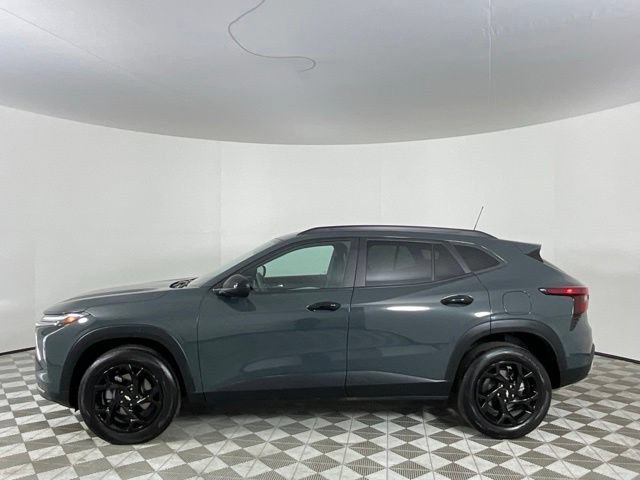 Used 2025 Chevrolet Trax LT FWD image 8