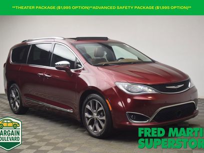 Used 2017 Chrysler Pacifica Limited w/ UConnect Theater Package