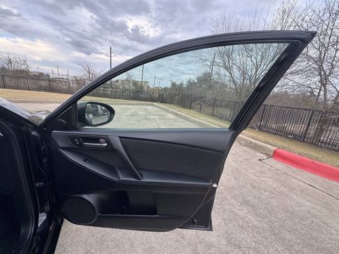 Used 2013 MAZDA MAZDA3 i Touring image 25