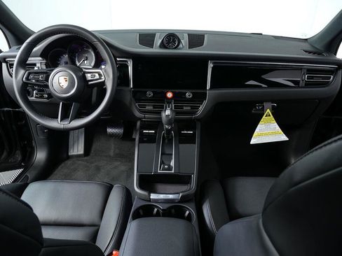 Used 2026 Porsche Macan AWD/4WD image 17