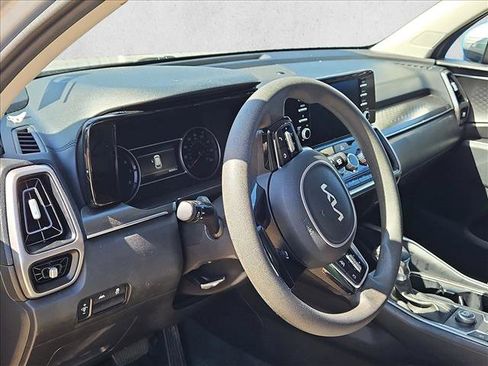 Used 2022 Kia Sorento LX image 8