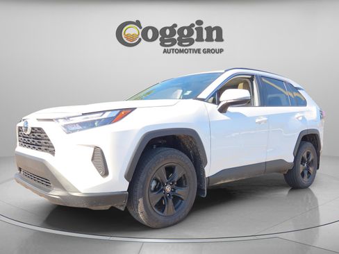 Used 2025 Toyota RAV4 XLE image 1