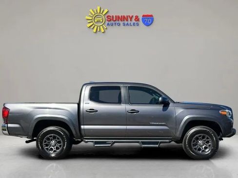 Used 2018 Toyota Tacoma SR5 AWD/4WD image 9