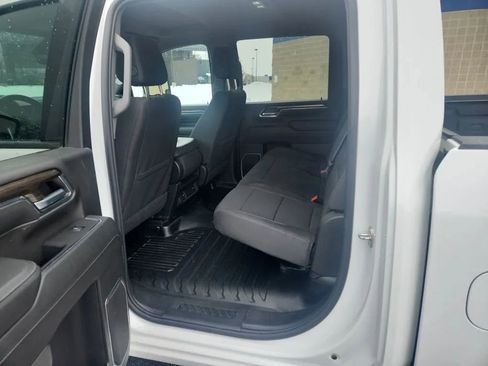 Used 2024 Chevrolet Silverado 2500 LT AWD/4WD image 3