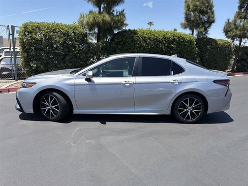 Used 2023 Toyota Camry SE w/ Convenience Package FWD image 3