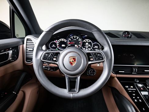 Certified 2023 Porsche Cayenne Platinum Edition AWD/4WD image 25