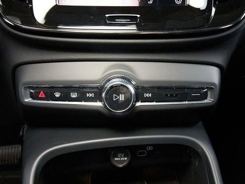 Certified 2025 Volvo XC40 B5 Core AWD/4WD image 10