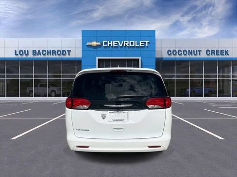 Used 2023 Chrysler Voyager LX FWD image 7
