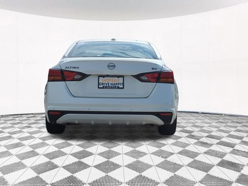 Used 2024 Nissan Altima 2.5 SV FWD image 5