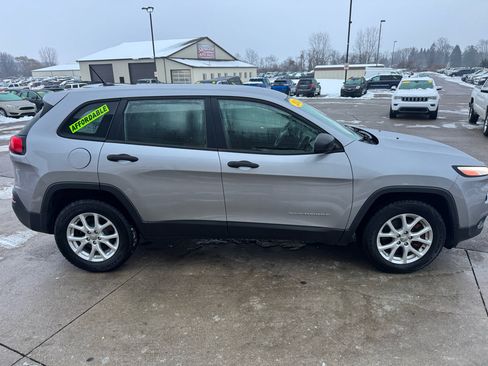 Used 2014 Jeep Cherokee Sport w/ Cold Weather Group image 4