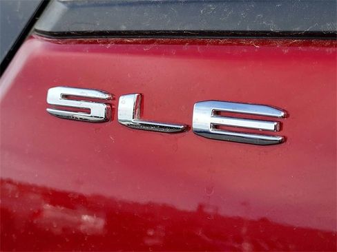 Used 2024 GMC Terrain SLE w/ Driver Convenience Package image 8