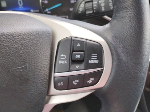 Used 2022 Ford Explorer Limited w/ Equipment Group 301A AWD/4WD image 7