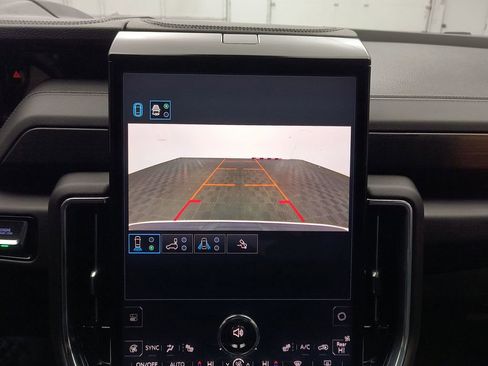 Used 2025 GMC Yukon XL Denali w/ Sun & Power Step Package image 27