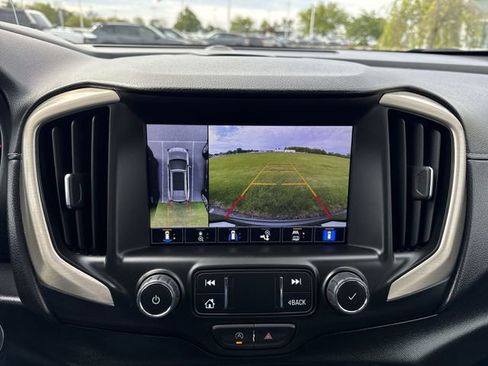 Used 2024 GMC Terrain Denali w/ Denali Premium Package AWD/4WD image 15
