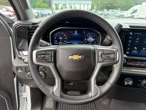 Used 2024 Chevrolet Silverado 1500 LT AWD/4WD image 18