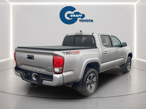 Used 2017 Toyota Tacoma TRD Sport image 16