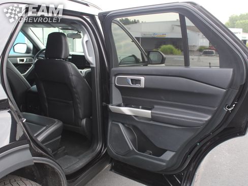 Used 2024 Ford Explorer XLT w/ Equipment Group 202A AWD/4WD image 23