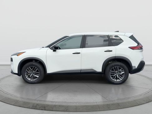 Used 2023 Nissan Rogue S AWD/4WD image 5