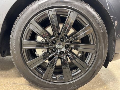 Used 2025 Land Rover Range Rover SE AWD/4WD image 11