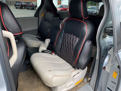 Used 2014 Toyota Sienna XLE FWD image 22