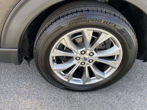 Used 2022 Ford Explorer Limited w/ Equipment Group 301A image 29