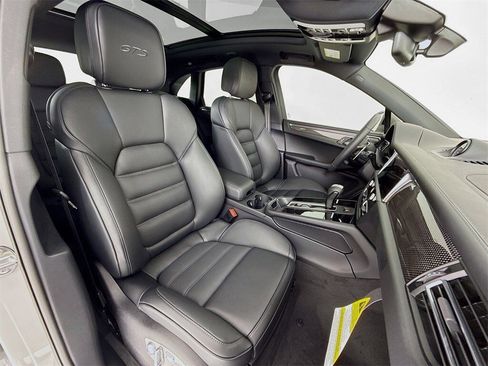 New 2026 Porsche Macan GTS image 33