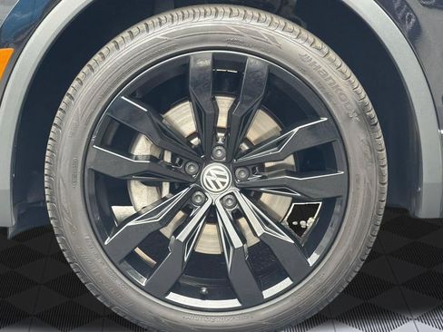 Used 2020 Volkswagen Tiguan SE R-Line AWD/4WD image 13