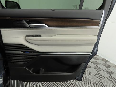 Used 2025 Jeep Grand Wagoneer 4WD w/ 8-Passenger Seating Package image 27