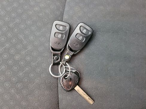 Used 2014 Hyundai Accent SE image 32