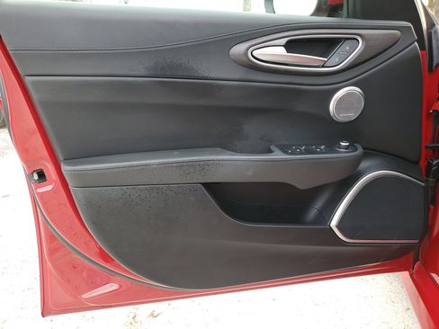 Used 2022 Alfa Romeo Giulia Ti image 17