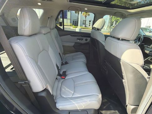 Used 2025 Honda Pilot Touring image 18
