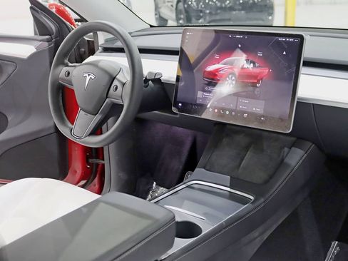 Used 2023 Tesla Model Y Long Range AWD/4WD image 32