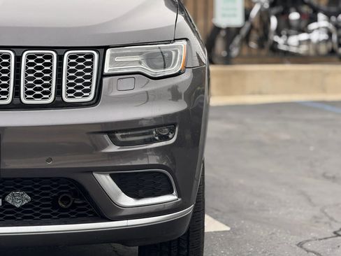 Used 2019 Jeep Grand Cherokee Summit AWD/4WD image 4