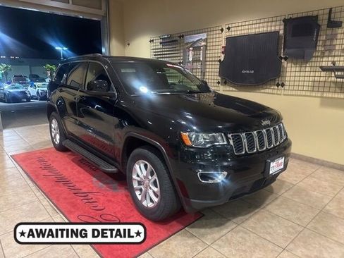 Used 2021 Jeep Grand Cherokee Laredo image 1