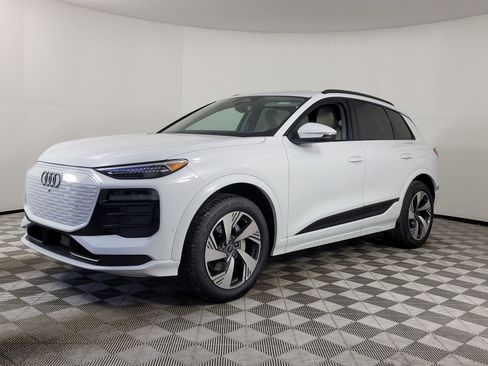 New 2025 Audi Q6 e-tron Premium Plus image 3