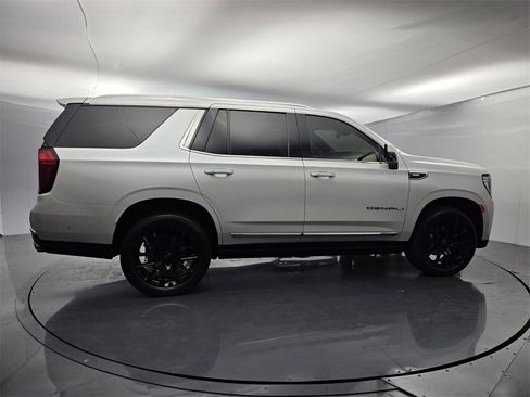 Used 2023 GMC Yukon Denali w/ Advanced Technology Package image 14