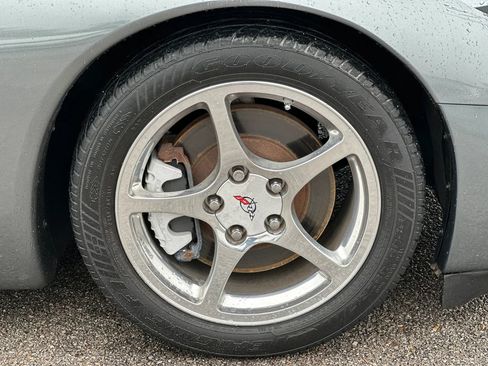Used 2004 Chevrolet Corvette Coupe w/ Preferred Equipment Group RWD image 22